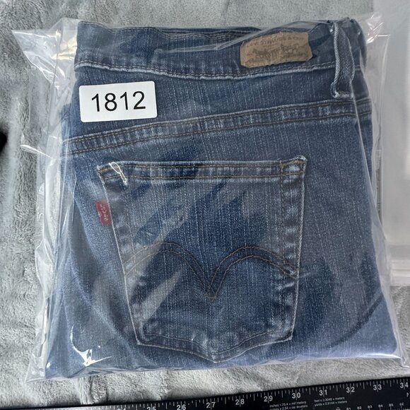 Levi's 515 Jeans Womens Size 8 Short Bootcut Leg Mid Rise Medium Wash Blue - Picture 11 of 11